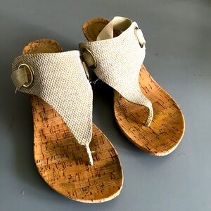 🤍White mountain shinny sandals 🤍
